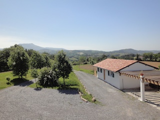 Vue du gîte du haut de la salle commune.