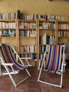 Une bibliothèque est à disposition.
